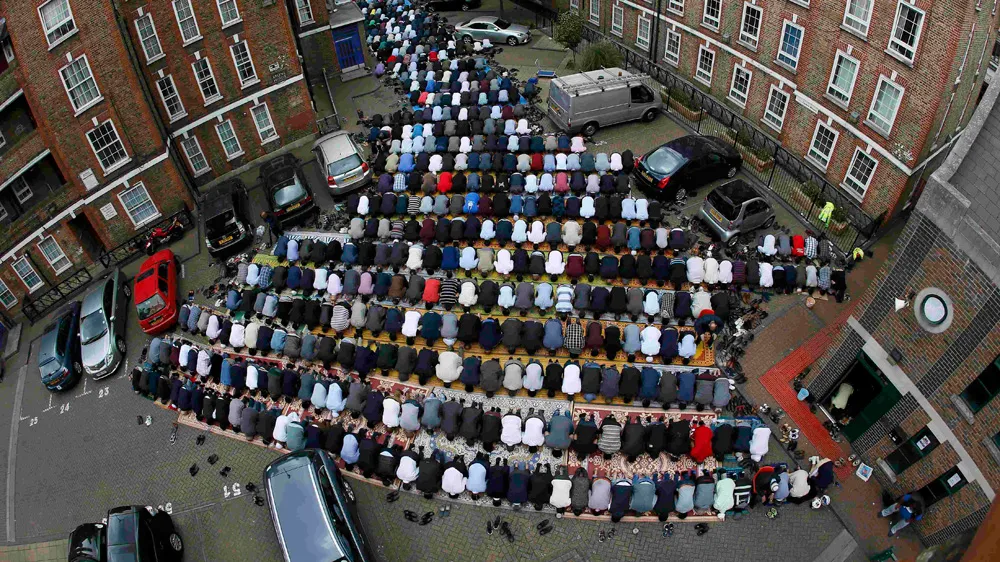 Muslim prayers in London