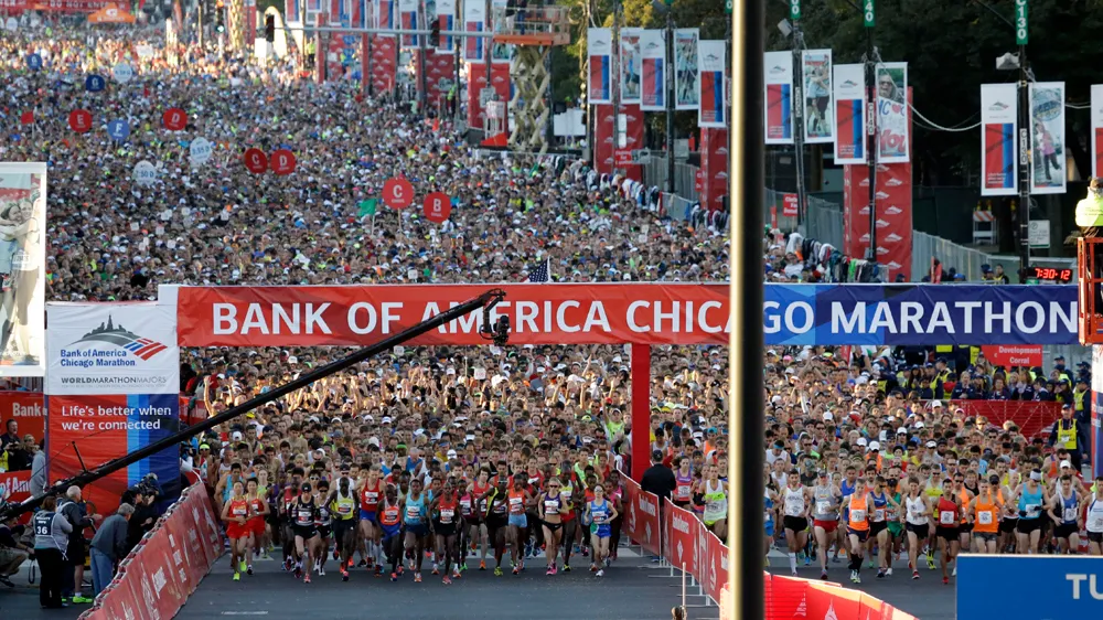 Runners start the Chicago Marathon in Chicago, Sunday, Oct. 13, 2013. (AP Photo/Nam Y. Huh)