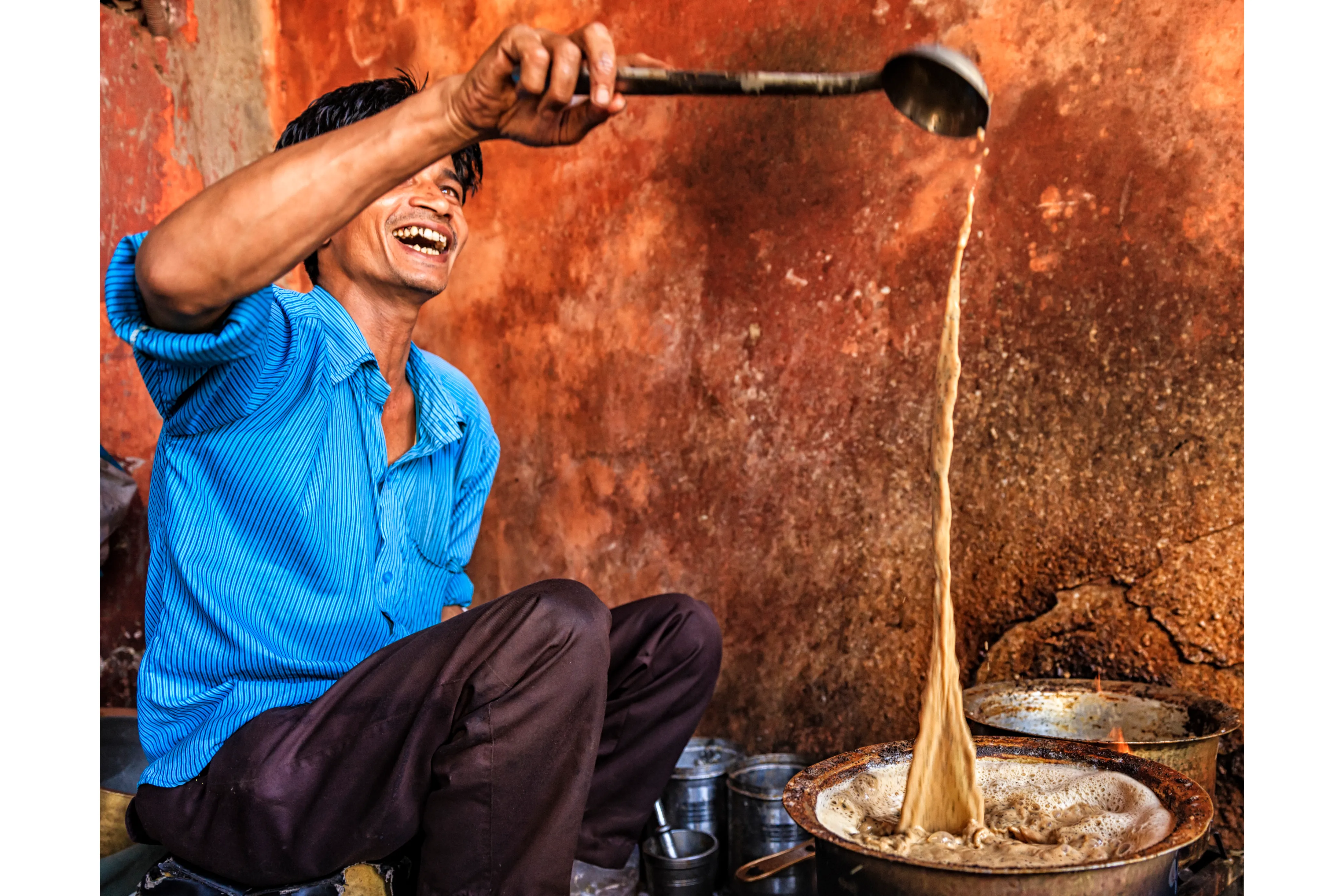 Indian street seller selling tea- masala chai in Jaipur
